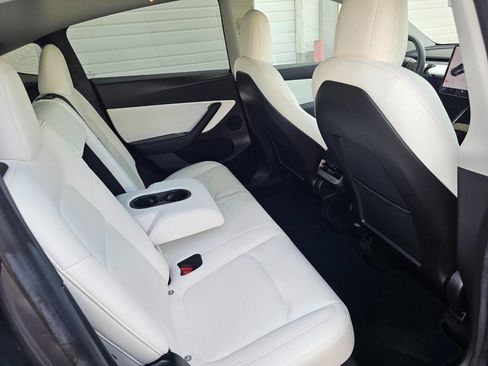 Used 2020 Tesla Model Y Long Range image 18