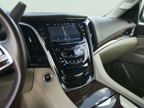 Used 2017 Cadillac Escalade Luxury RWD image 29