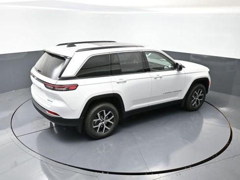 New 2025 Jeep Grand Cherokee Limited w/ Luxury Tech Group II image 26