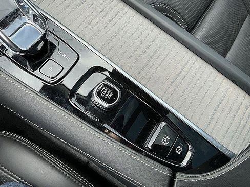 Certified 2024 Volvo XC90 T8 Ultimate w/ Protection Package Premier AWD/4WD image 24