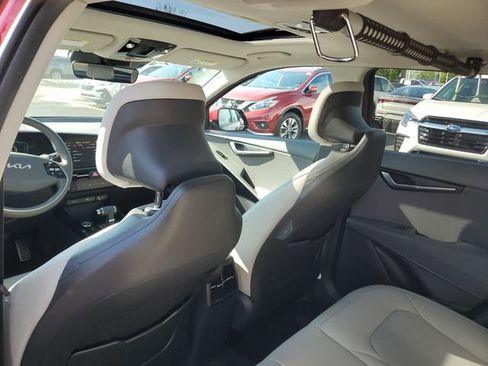 Used 2023 Kia Niro EX Touring FWD image 13