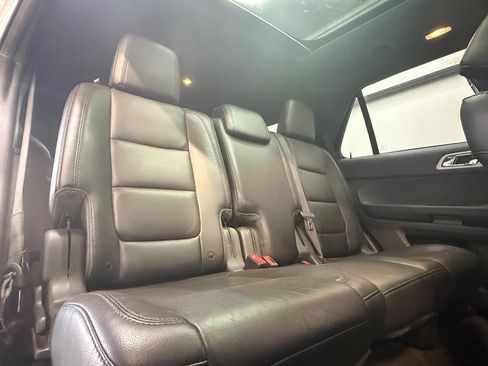 Used 2014 Ford Explorer XLT w/ Equipment Group 202A AWD/4WD image 6