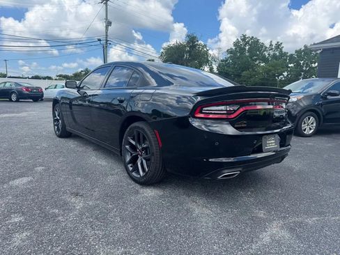 Used 2019 Dodge Charger SXT w/ Blacktop Package image 2