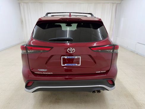 Used 2022 Toyota Highlander XSE AWD/4WD image 4