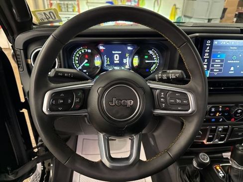 Used 2024 Jeep Wrangler Unlimited Sahara AWD/4WD image 13