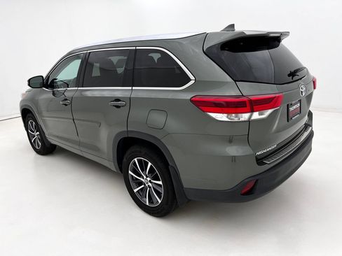 Used 2017 Toyota Highlander XLE AWD/4WD image 9