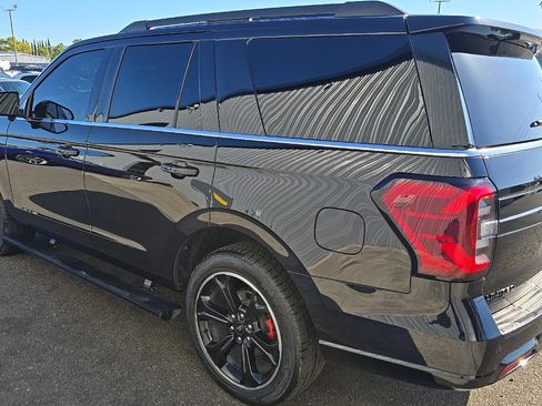Used 2023 Ford Expedition Limited AWD/4WD image 3
