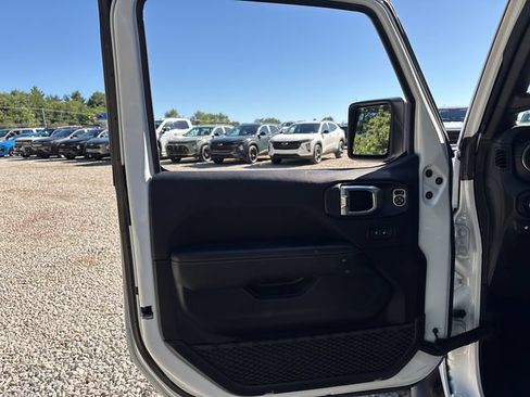 Used 2021 Jeep Wrangler Unlimited Sahara w/ Cold Weather Group AWD/4WD image 22