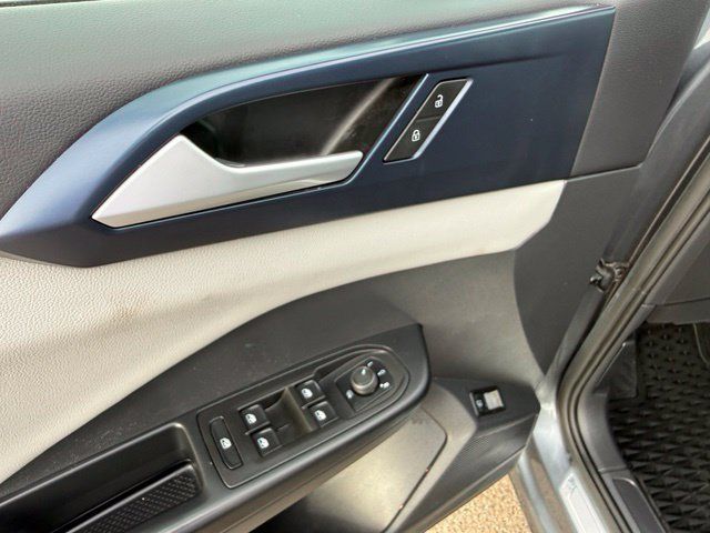 Used 2022 Volkswagen Taos SE FWD image 12