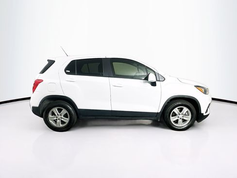 Used 2022 Chevrolet Trax LS w/ Tint and Cruise Package FWD image 10