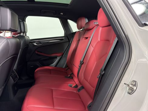 Certified 2026 Porsche Macan AWD/4WD image 24