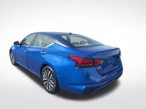 Used 2025 Nissan Altima 2.5 SV FWD image 3
