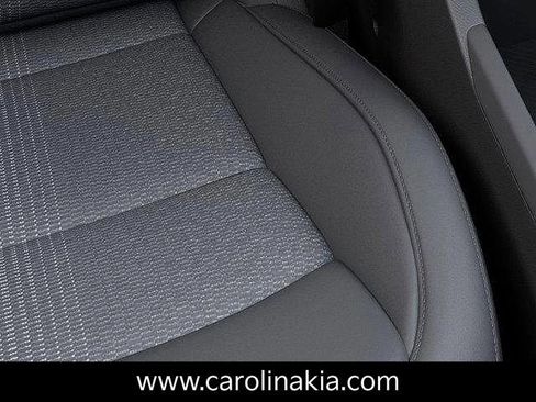 New 2025 Kia Niro EX image 24