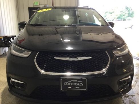 Used 2022 Chrysler Pacifica Touring-L image 6