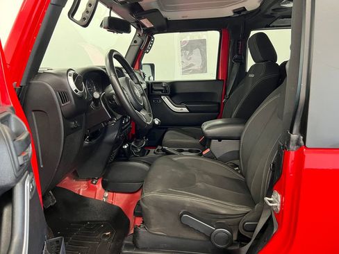 Used 2016 Jeep Wrangler Sahara w/ Connectivity Group AWD/4WD image 4