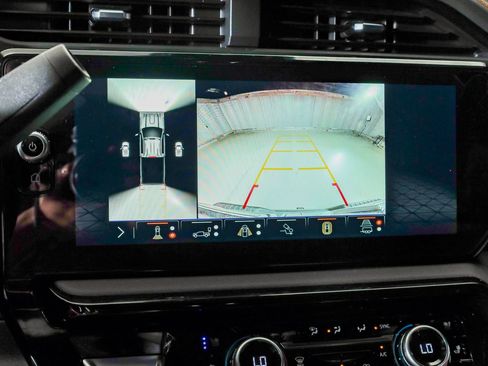 Used 2025 GMC Sierra 3500 AT4 w/ AT4 Premium Plus Package image 19