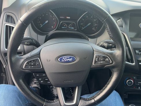 Used 2017 Ford Focus Titanium FWD image 9