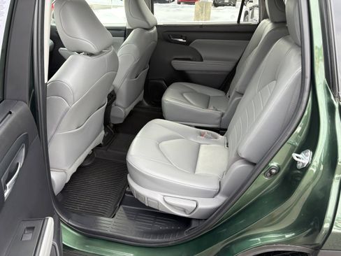 Certified 2023 Toyota Highlander XLE image 7