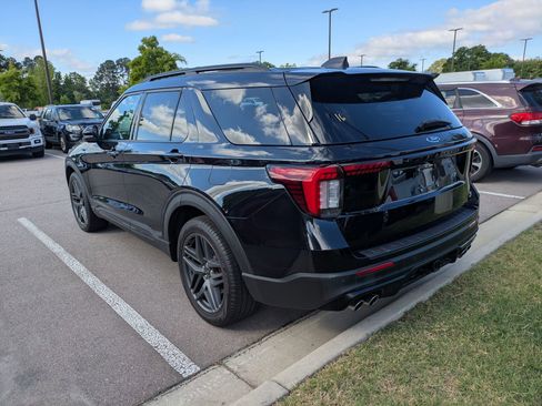 Certified 2025 Ford Explorer ST AWD/4WD image 4