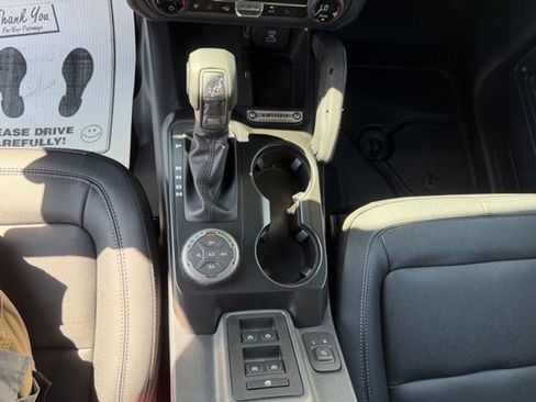 New 2025 Ford Bronco Badlands image 15