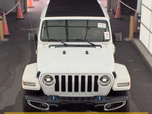 Used 2023 Jeep Wrangler Unlimited Sahara w/ Cold Weather Group AWD/4WD image 6