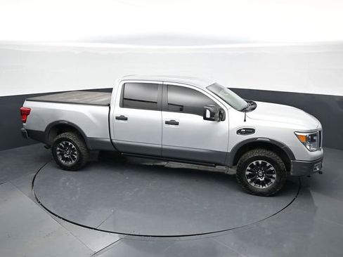 Used 2018 Nissan Titan PRO-4X w/ Pro-4x Convenience Package AWD/4WD image 31