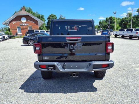 Used 2024 Jeep Gladiator Sport image 6