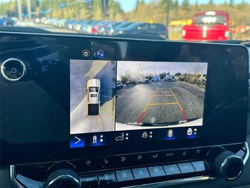 Certified 2024 Chevrolet Colorado ZR2 w/ ZR2 Convenience Package III image 15