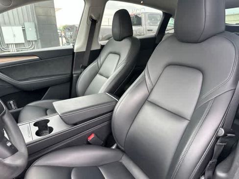 Used 2024 Tesla Model Y Long Range AWD/4WD image 5