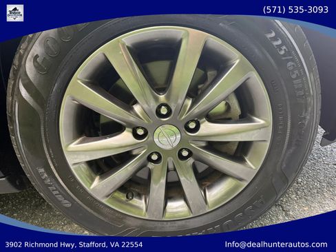 Used 2015 Chrysler Town & Country S FWD image 6