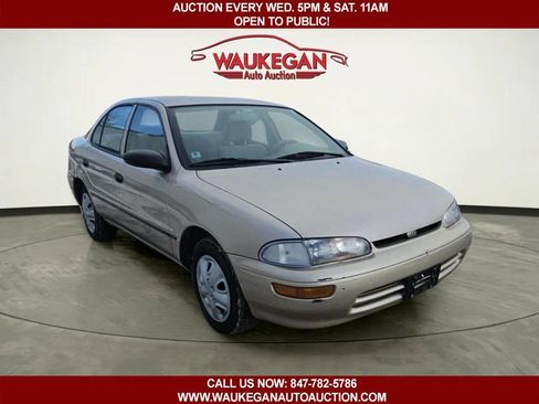 Used 1996 Geo Prizm LSi image 3