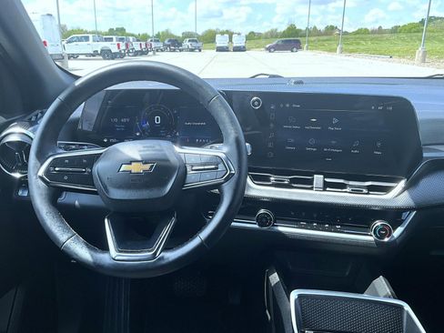 Used 2026 Chevrolet Equinox LT AWD/4WD image 12