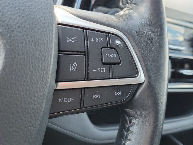 Used 2022 Toyota Highlander XLE AWD/4WD image 13
