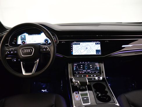 Used 2025 Audi Q7 2.0T Premium w/ Convenience Plus Package image 3