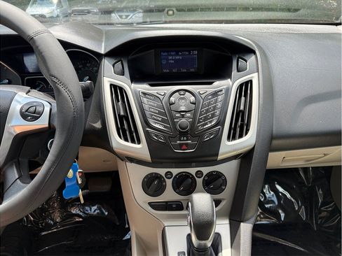 Used 2014 Ford Focus SE FWD image 11