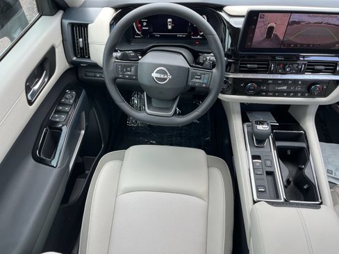 New 2026 Nissan Pathfinder SL FWD image 13