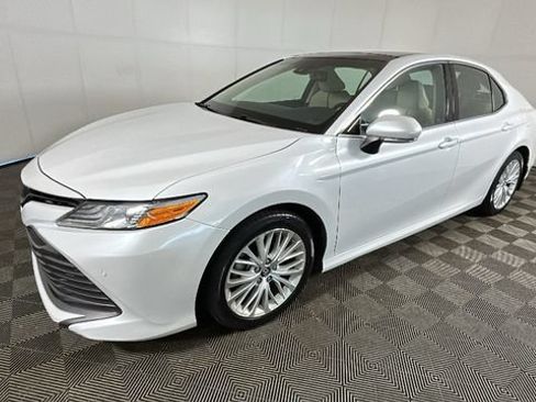 Used 2018 Toyota Camry XLE FWD image 6