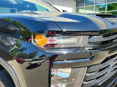 Used 2024 Chevrolet Silverado 2500 Custom w/ Custom Value Package AWD/4WD image 10