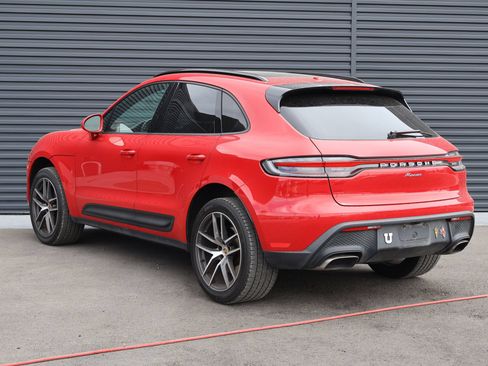 Used 2022 Porsche Macan AWD/4WD image 3