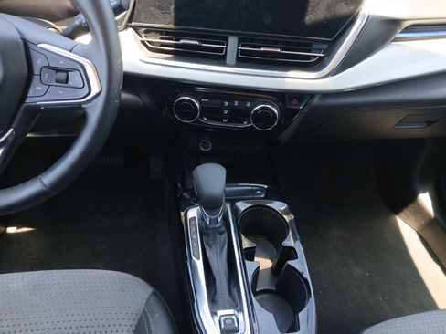 Used 2025 Chevrolet Trax LT w/ Sunroof Package FWD image 11