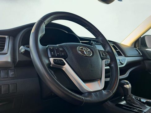 Used 2018 Toyota Highlander XLE image 40