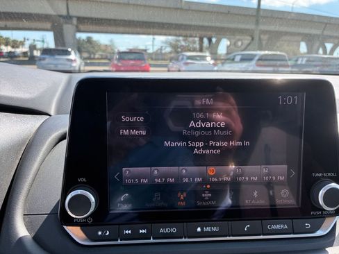 Used 2025 Nissan Rogue SV image 16