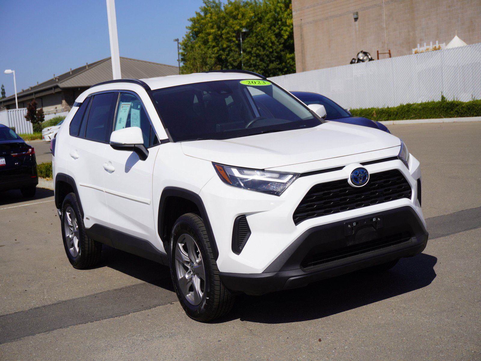 Used 2023 Toyota RAV4 LE AWD/4WD image 1