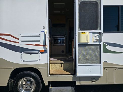 Used 2006 Ford E-450 and Econoline 450 RWD image 20