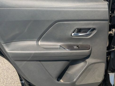 Certified 2026 Nissan Kicks SR FWD image 18