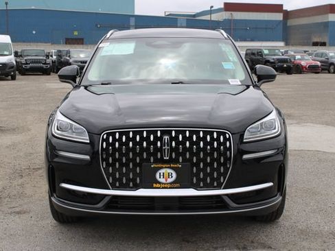 Used 2023 Lincoln Corsair Reserve FWD image 2