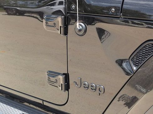 Used 2020 Jeep Wrangler Unlimited Sahara AWD/4WD image 14