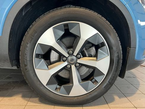 Used 2024 Volvo XC40 B5 Core AWD/4WD image 12