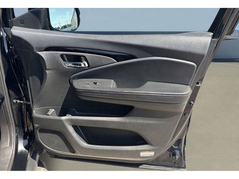Used 2020 Honda Pilot Black Edition image 23
