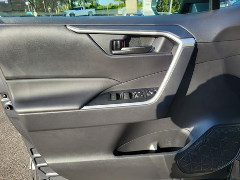 Used 2022 Toyota RAV4 LE image 13